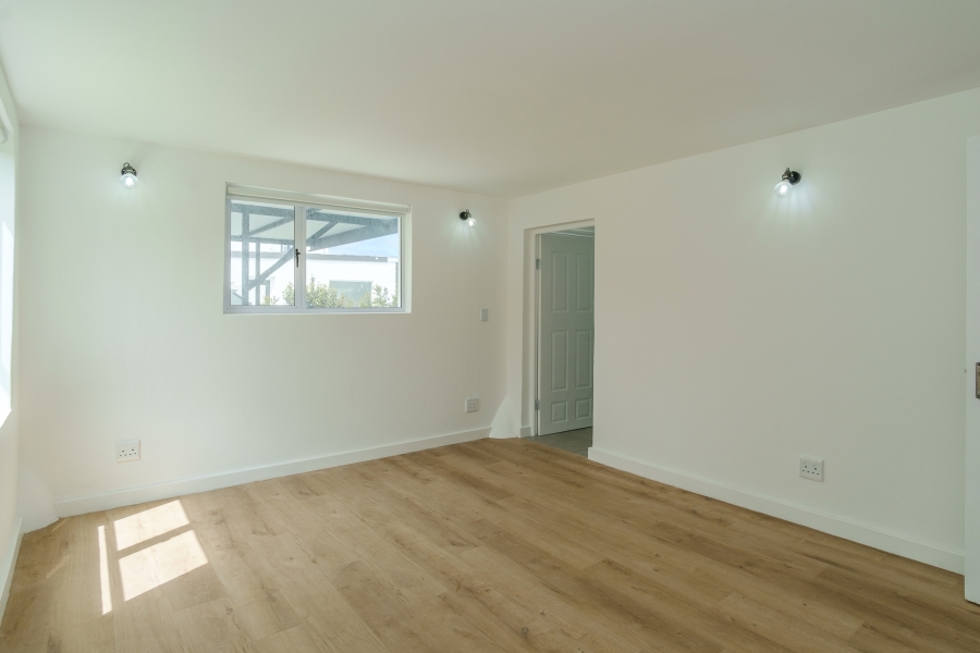 6 Bedroom Property for Sale in Meadowsteads Western Cape